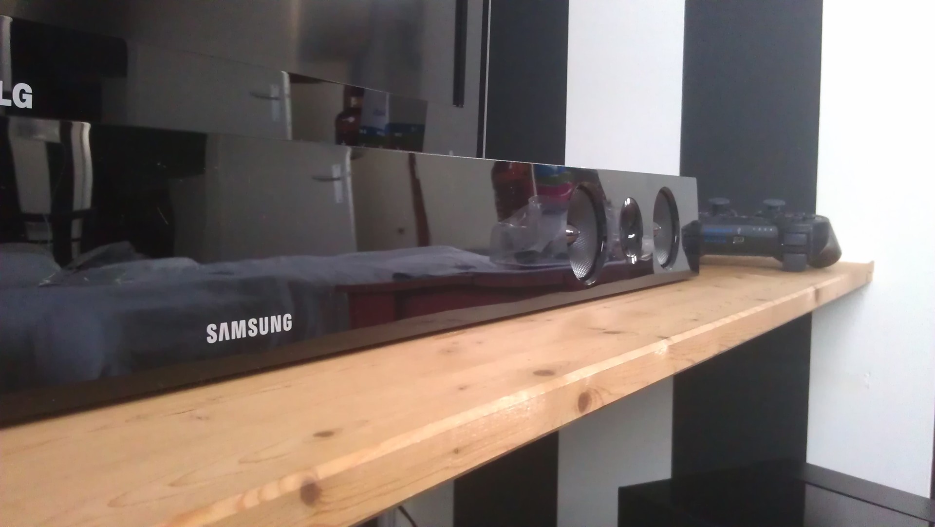 ,deeii's Home Theater Gallery Samsung HWE450 Soundbar (4 photos)
